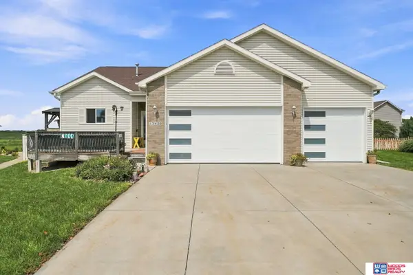 13420 Highlander Place, Waverly, NE 68462
