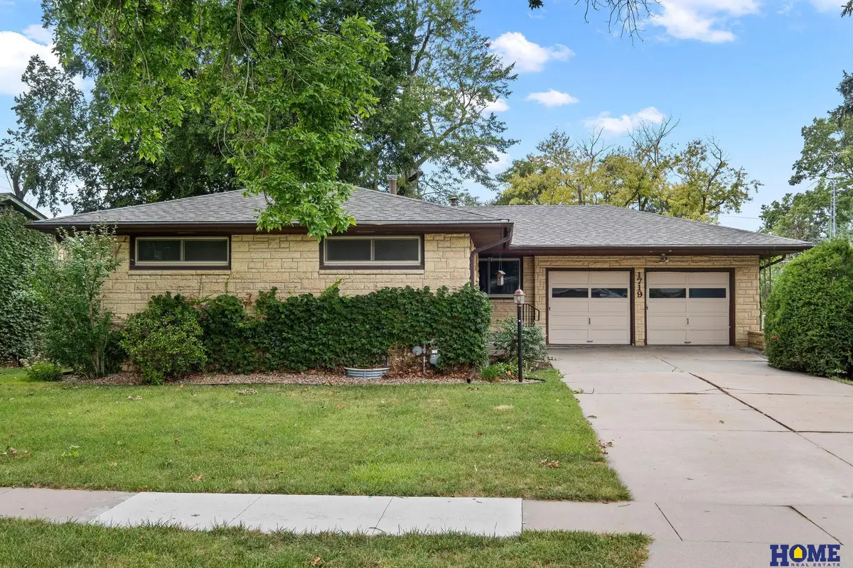 1719 E Manor Drive, Lincoln, NE 68506 - #1