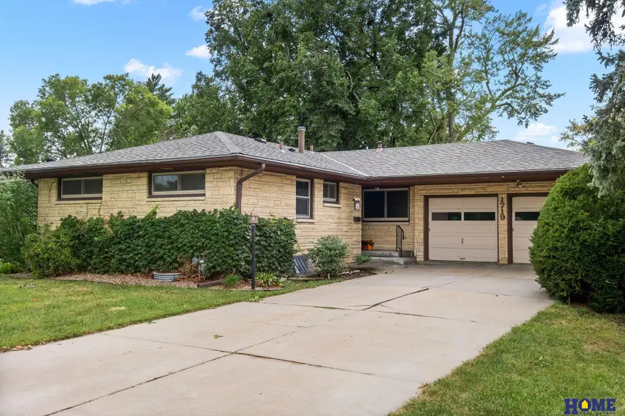 1719 E Manor Drive, Lincoln, NE 68506 - #2