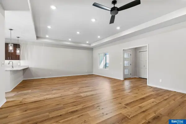 9127 Hillcrest Trail, Lincoln, NE 68520