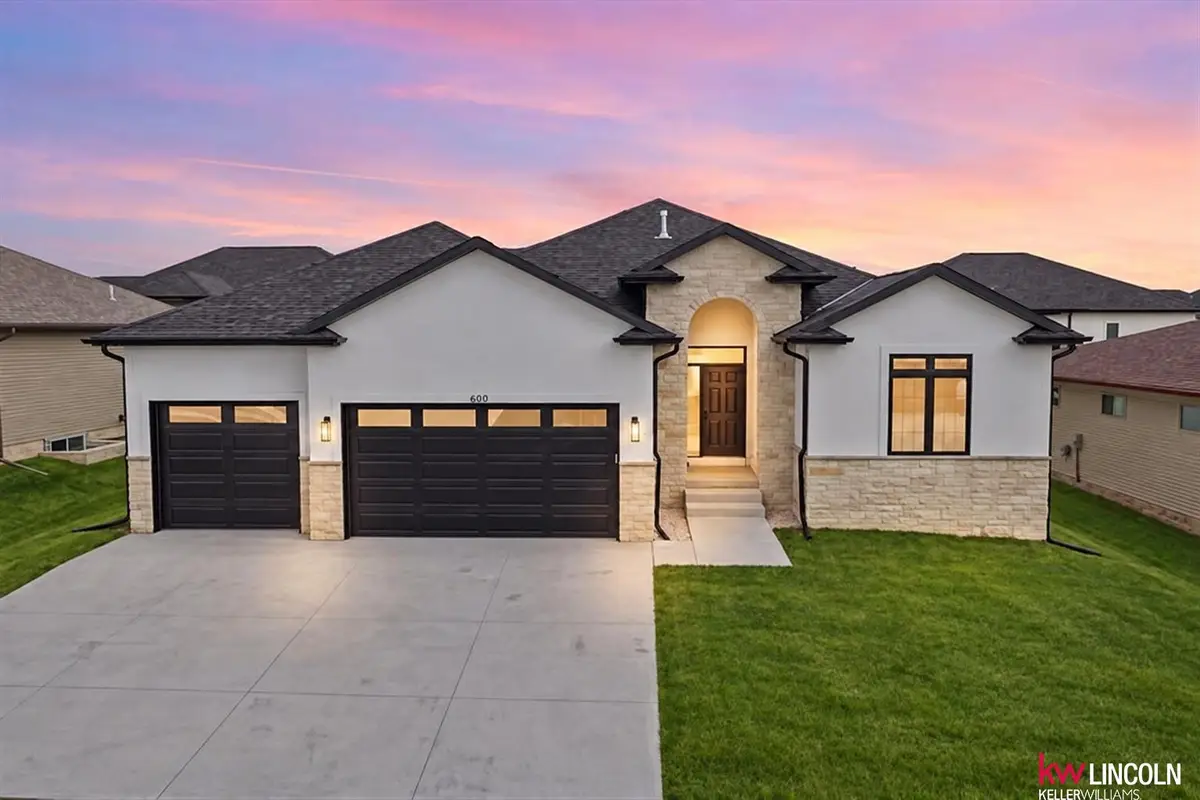 605 N 108 Street, Lincoln, NE 68527 - #1