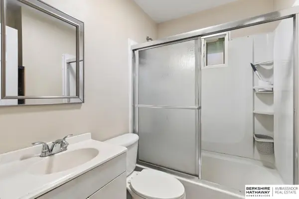 3868 Parker Street, Omaha, NE 68111