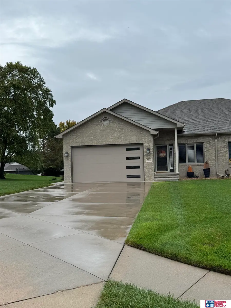 1908 Country Meadows Place, Beatrice, NE 68310 - #2