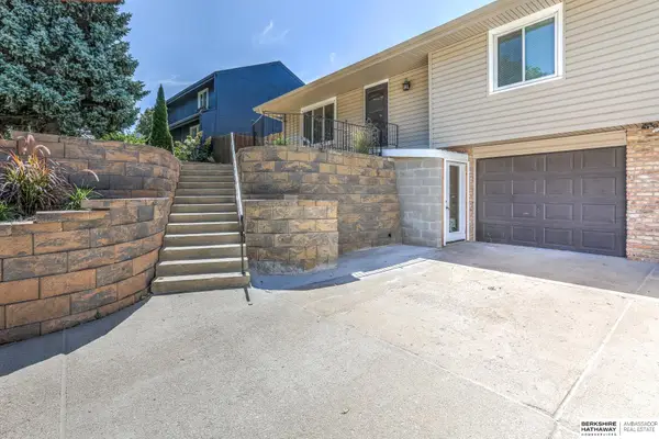 910 S 153 Street, Omaha, NE 68154