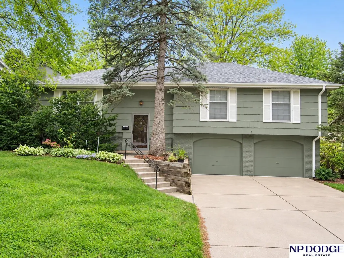 1114 S Grandview Avenue, Papillion, NE 68046 - #1