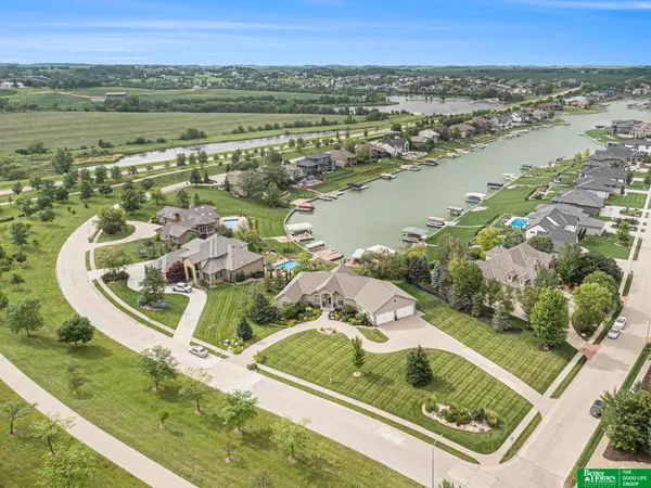 17808 S Reflection Avenue, Bennington, NE 68007-5727