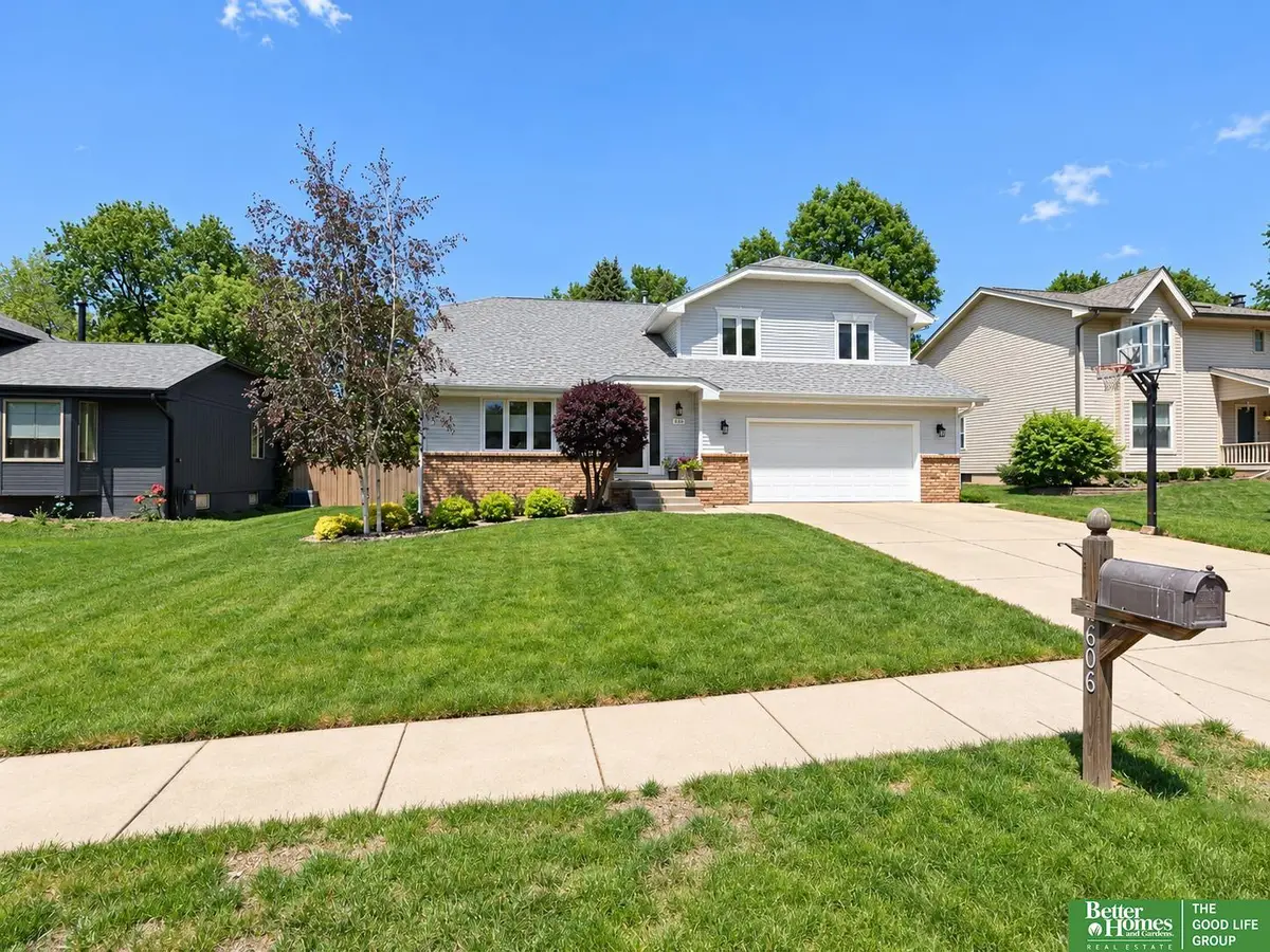 606 Woodbine Drive, Papillion, NE 68046 - #1