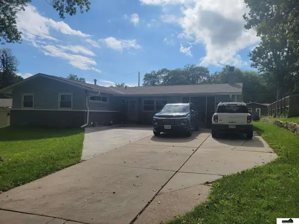 623 Lyncrest Drive, Lincoln, NE 68510