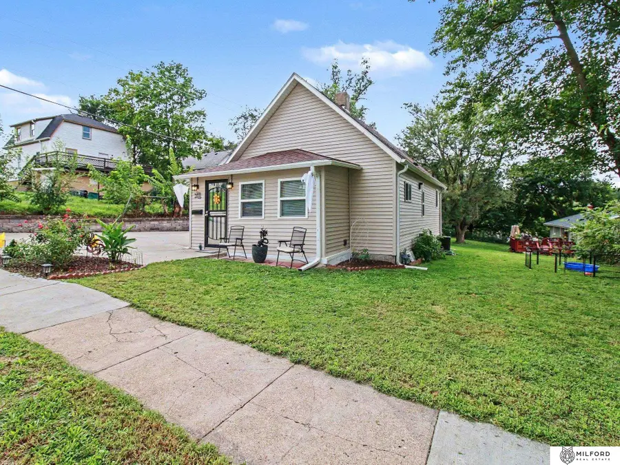 2018 N 35th Street, Omaha, NE 68111 - #2