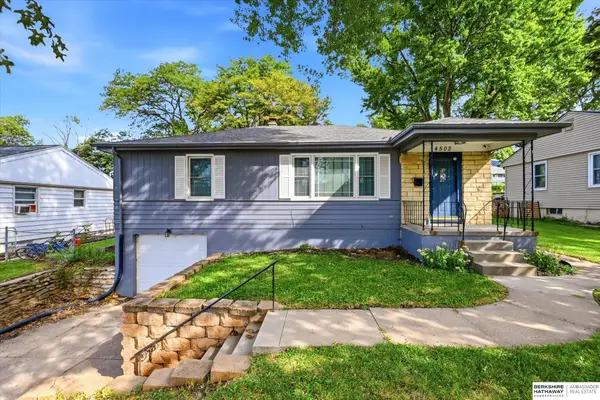 4502 B Street, Omaha, NE 68106