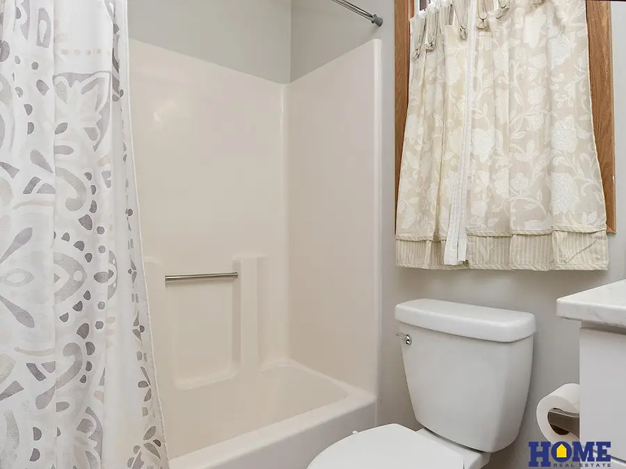 6704 Fairfax Avenue, Lincoln, NE 68505 - #3