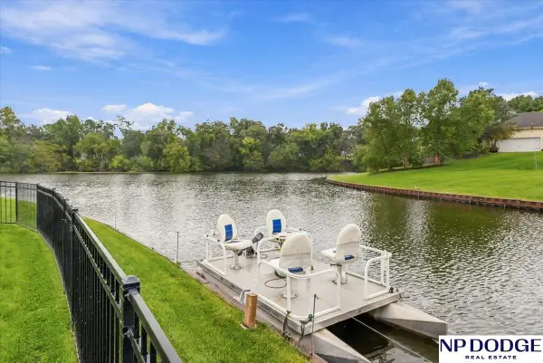 4903 Shoreline Circle, Papillion, NE 68133