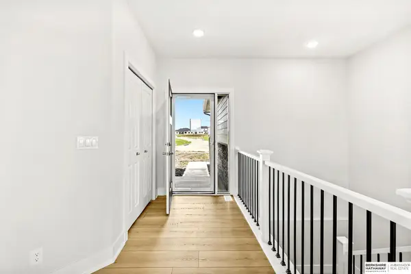 6201 N 207th Street, Elkhorn, NE 68022