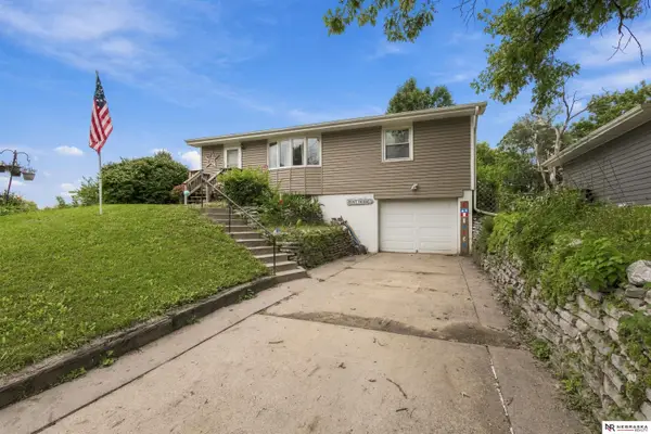 3801 Young Street, Omaha, NE 68112