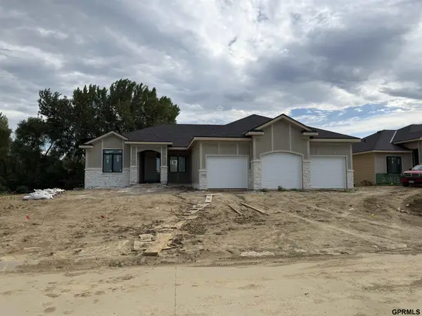 18573 Acorn Drive, Gretna, NE 68028