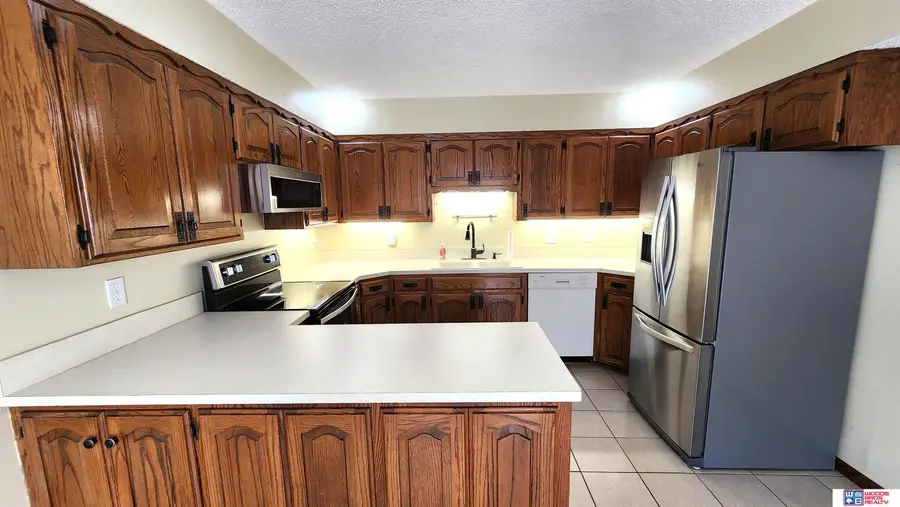 5907 Oakridge Drive, Lincoln, NE 68516 - #2