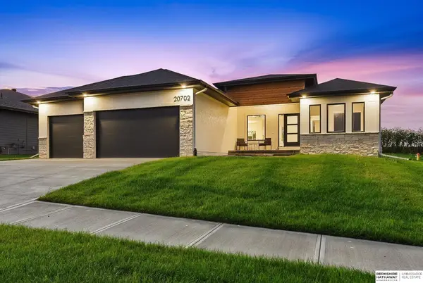 20702 Vernon Avenue, Elkhorn, NE 68022