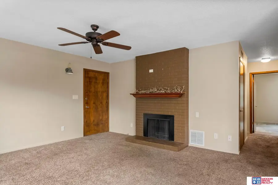 210 Lakewood Drive #8, Lincoln, NE 68510 - #3