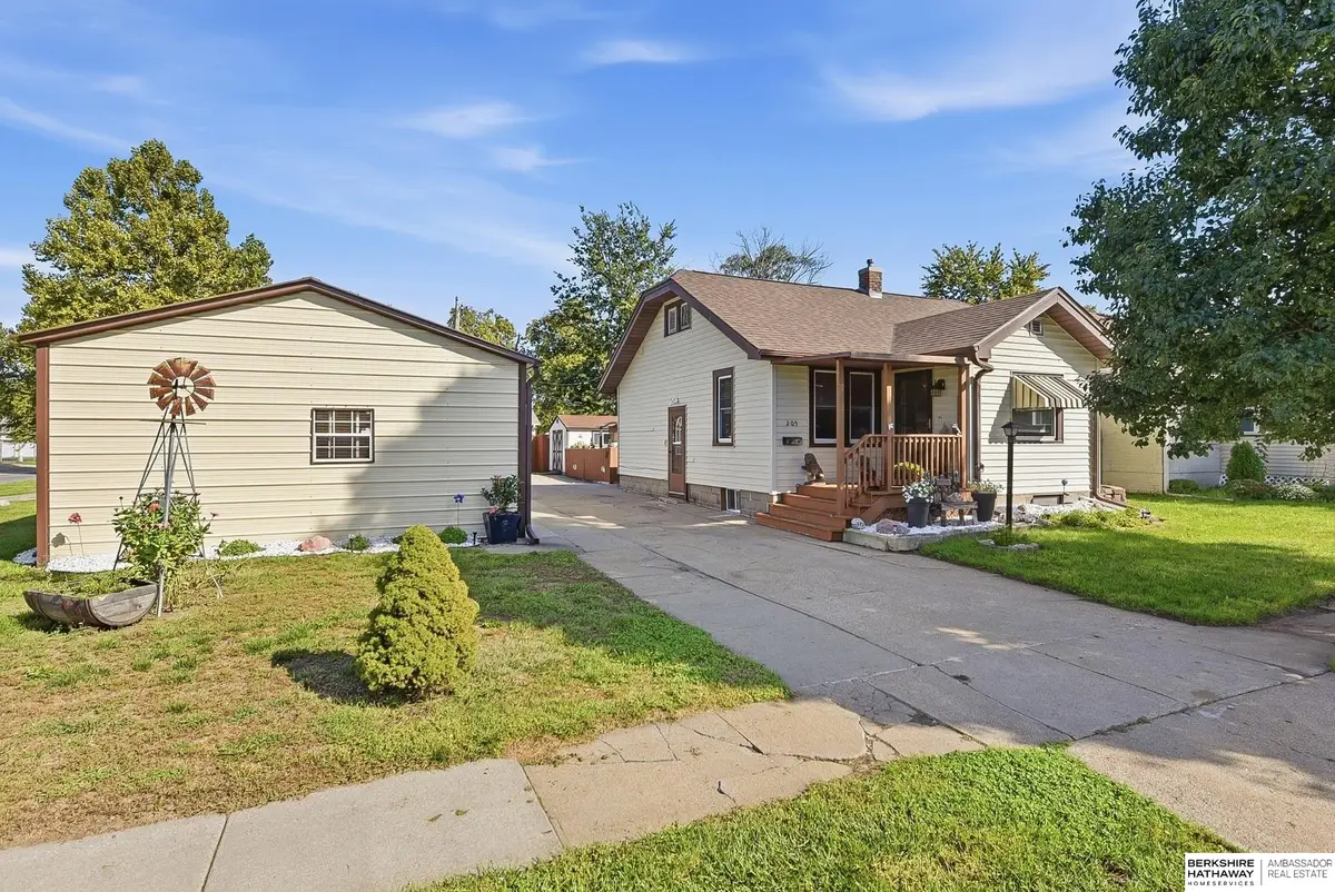 205 S 28th Street, Council Bluffs, IA 51501 - #1