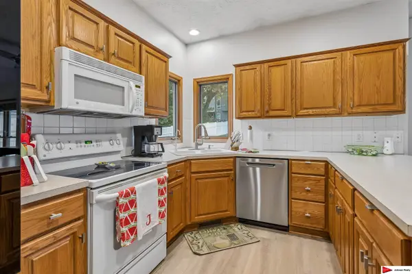 271 S 199 Street, Omaha, NE 68022