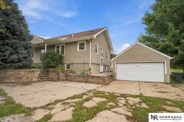 5246 Mckinley Street, Omaha, NE 68152