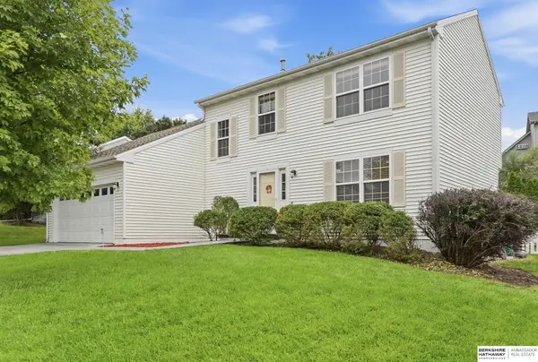 9823 Brentwood Drive, La Vista, NE 68128