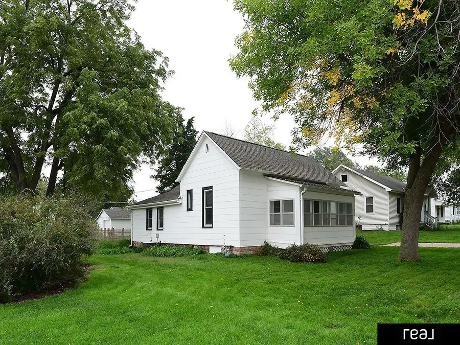 536 Grandview Avenue, Gretna, NE 68028 - #3