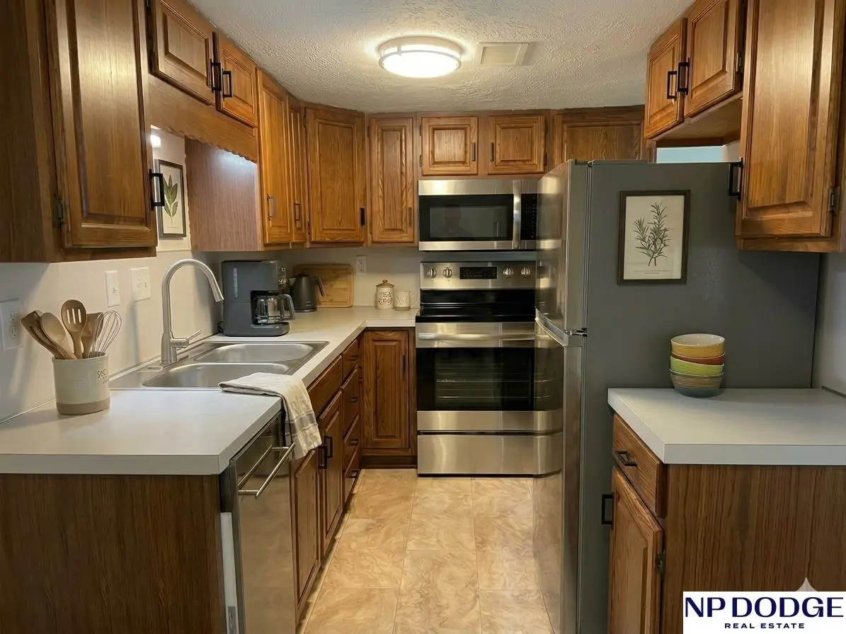 120 S 38 Avenue #APT 15, Omaha, NE 68131-3132 - #1