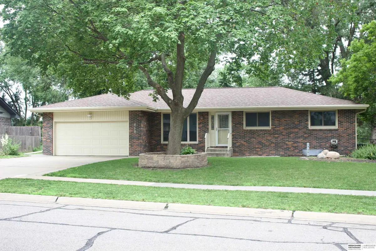 717 Smoky Hill Road, Lincoln, NE 68520 - #1