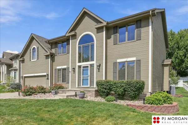 17622 Monroe Street, Omaha, NE 68135