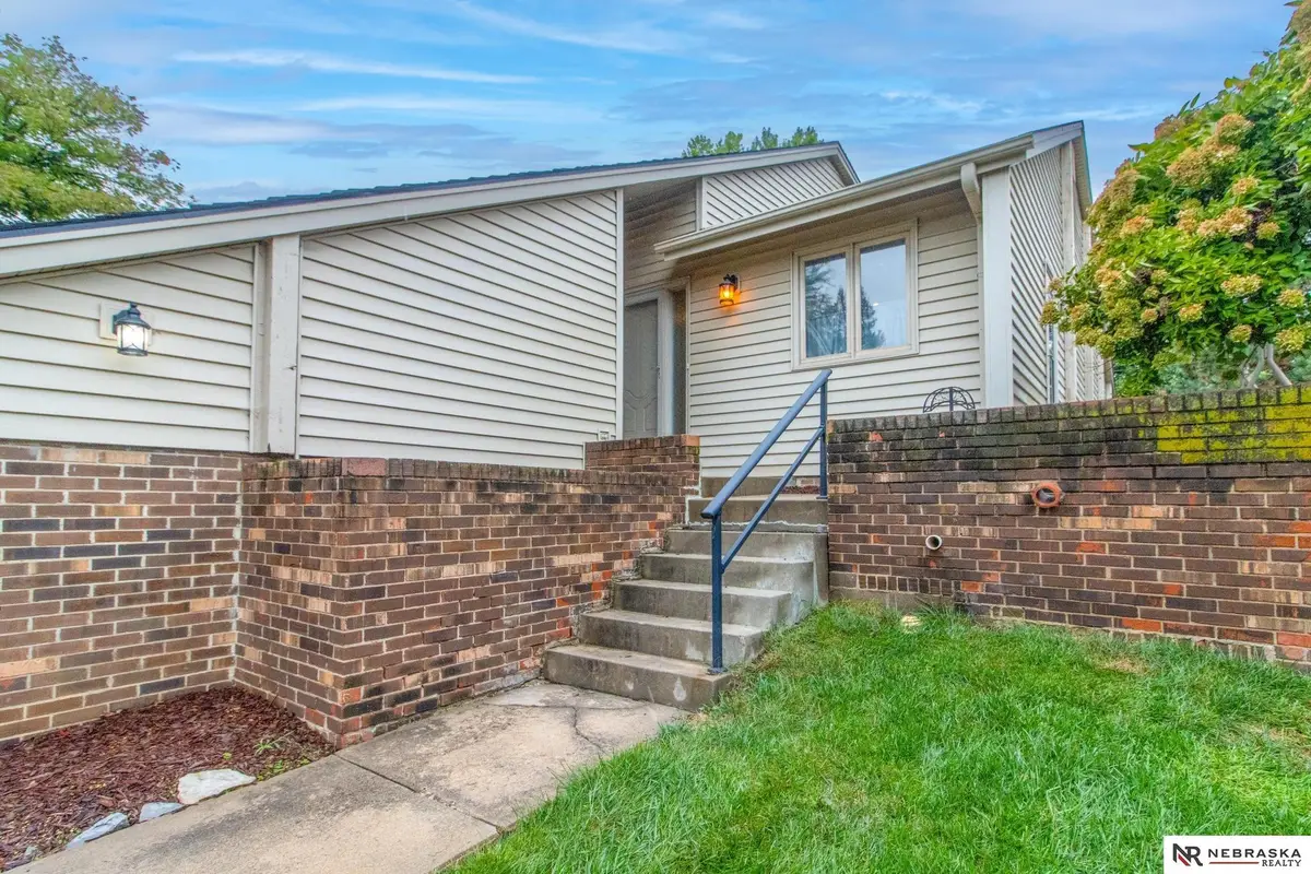 840 S 112 Plaza, Omaha, NE 68154 - #1