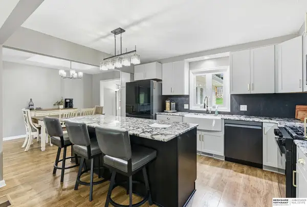 4917 N 106th Street, Omaha, NE 68134