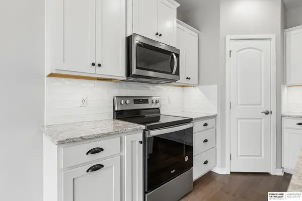 4352 S 214 Street, Elkhorn, NE 68022
