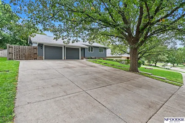 15827 Leavenworth Street, Omaha, NE 68118