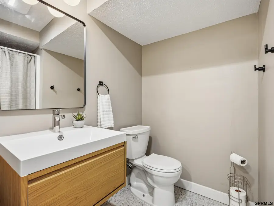 6622 Lafayette Avenue, Omaha, NE 68132 - #3