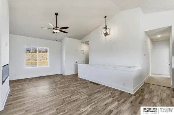 9612 N 167th Avenue, Bennington, NE 68007