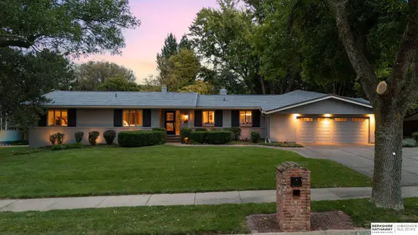 9936 Essex Drive, Omaha, NE 68114