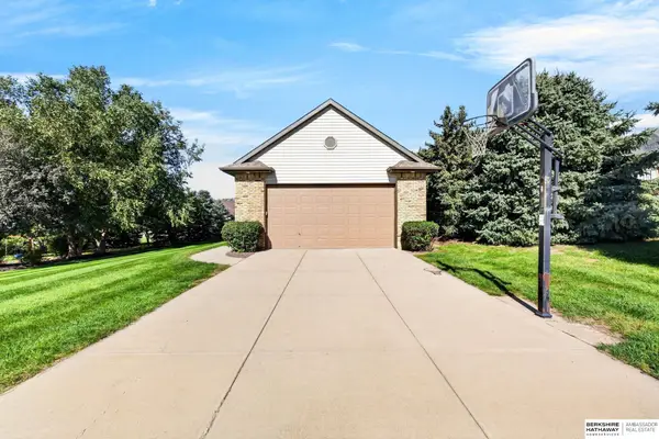 11078 Lake Ridge Drive, Omaha, NE 68136