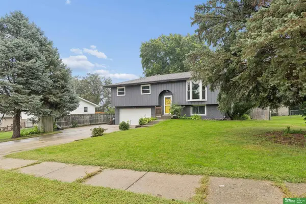 1329 S 162nd Avenue, Omaha, NE 68130