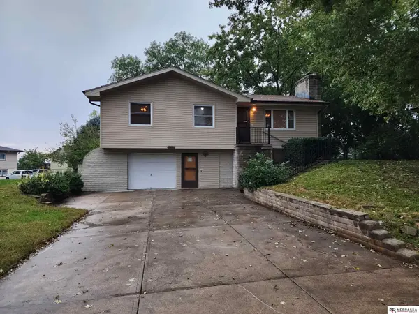 8608 S 47th Street, Omaha, NE 68157
