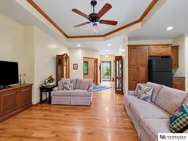 11201 Calhoun Road, Omaha, NE 68152