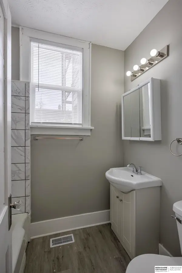 4915 Davenport Street, Omaha, NE 68132