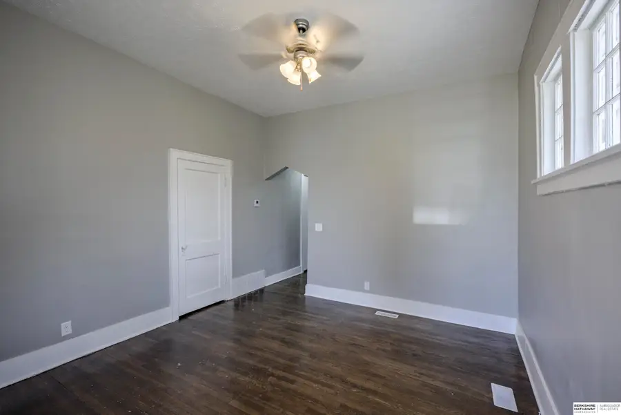 4915 Davenport Street, Omaha, NE 68132 - #3