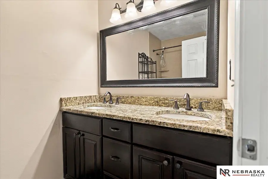 1009 S Madison Street, Papillion, NE 68046 - #2