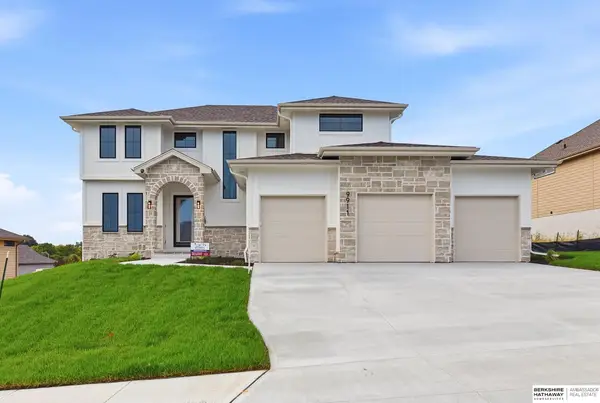 9911 Cimarron Street, Papillion, NE 68046