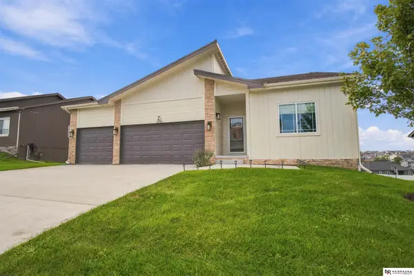 11952 S 107th Avenue, Papillion, NE 68046