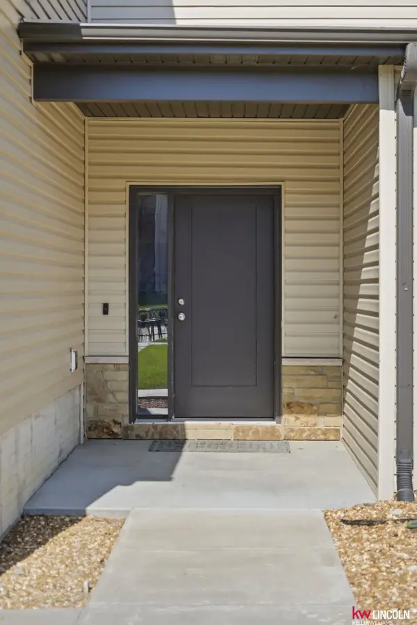 611 Garrett Place, Hickman, NE 68372