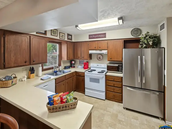 538 E 4th Street, Papillion, NE 68046