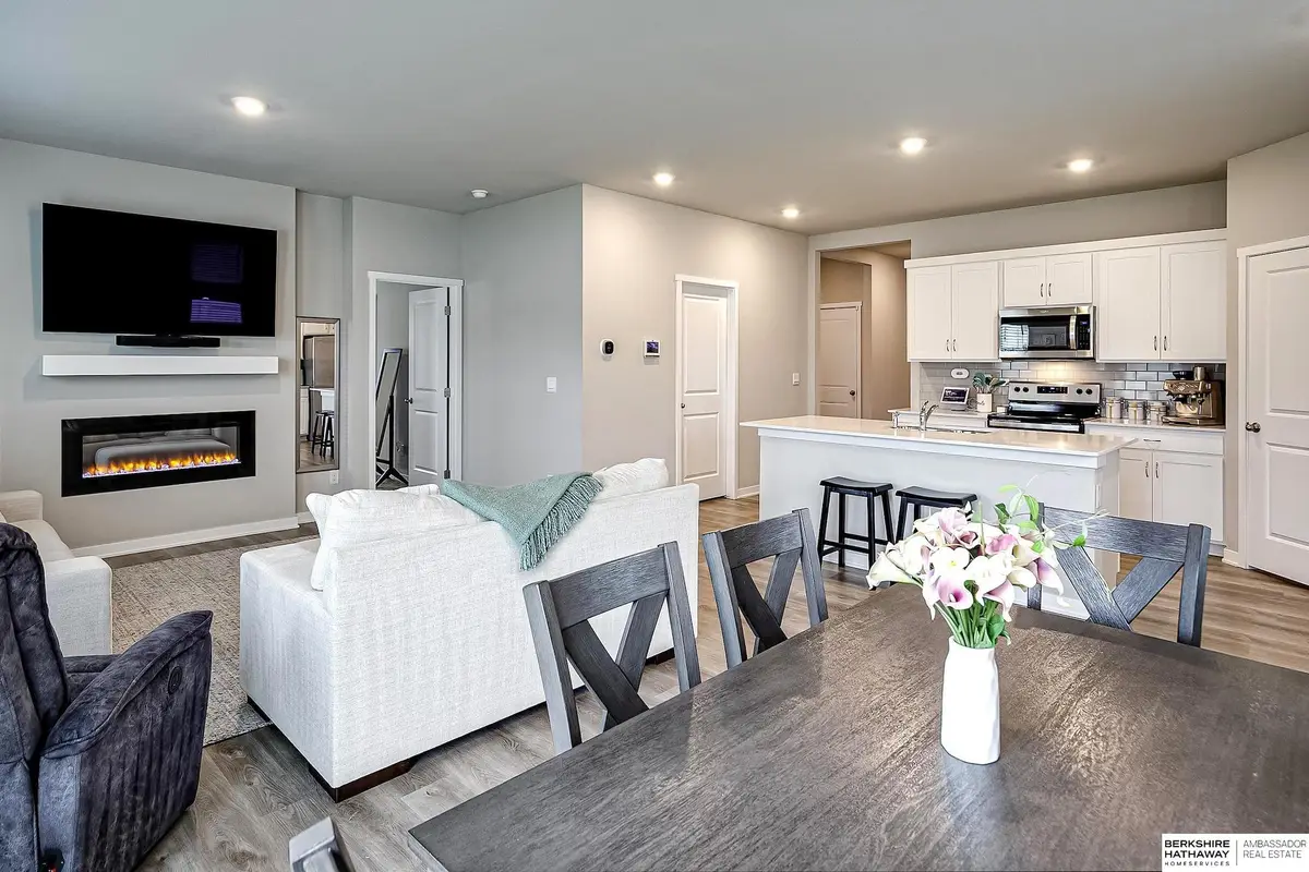 6303 Clear Creek Street, Papillion, NE 68157 - #1