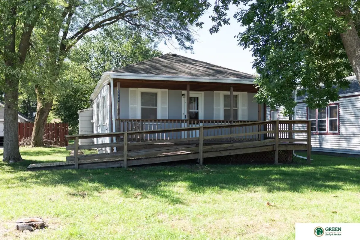 2021 N Nebraska Avenue, York, NE 68467 - #1